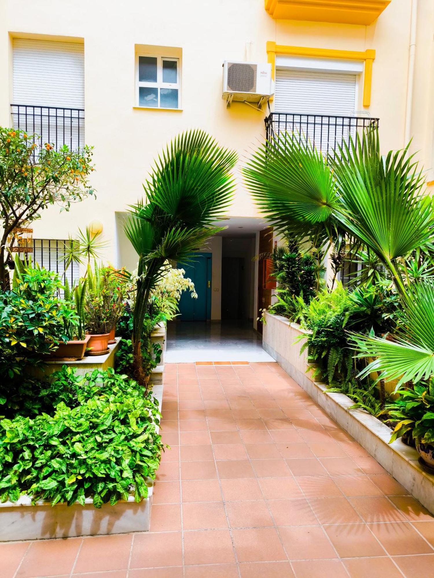 Side Heaven Apartment *